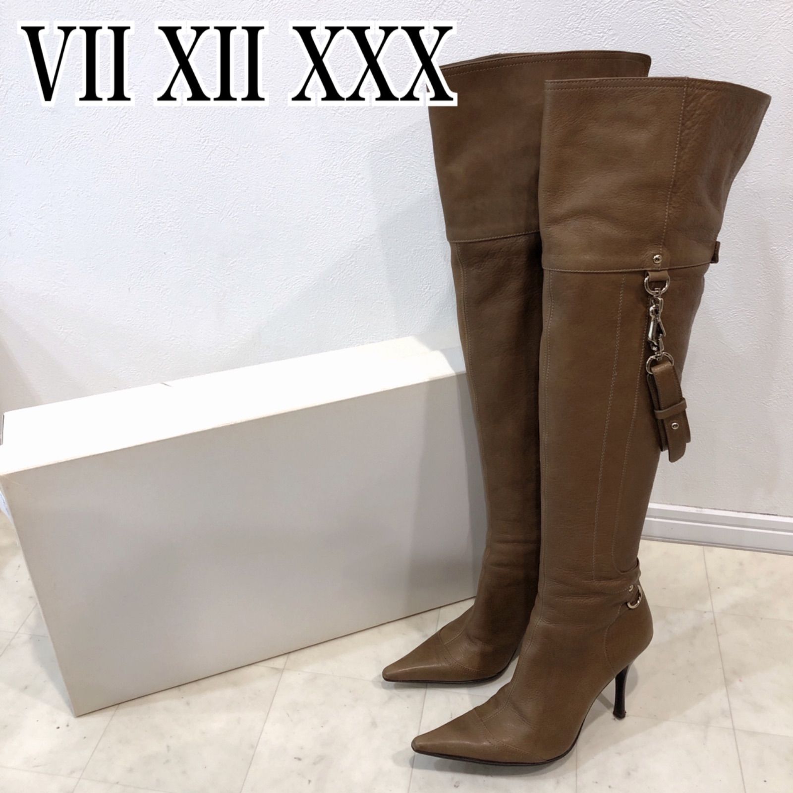 クリスチャンルブタン22センチ 超美品ショートブーツ 美シルエット