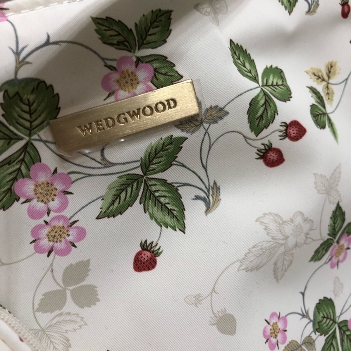 WEDG WOOD(ウェッジウッド) ハンドバッグ美品 ワイルドストロベリー アイボリー×グリーン×マルチ イチゴ ナイロン