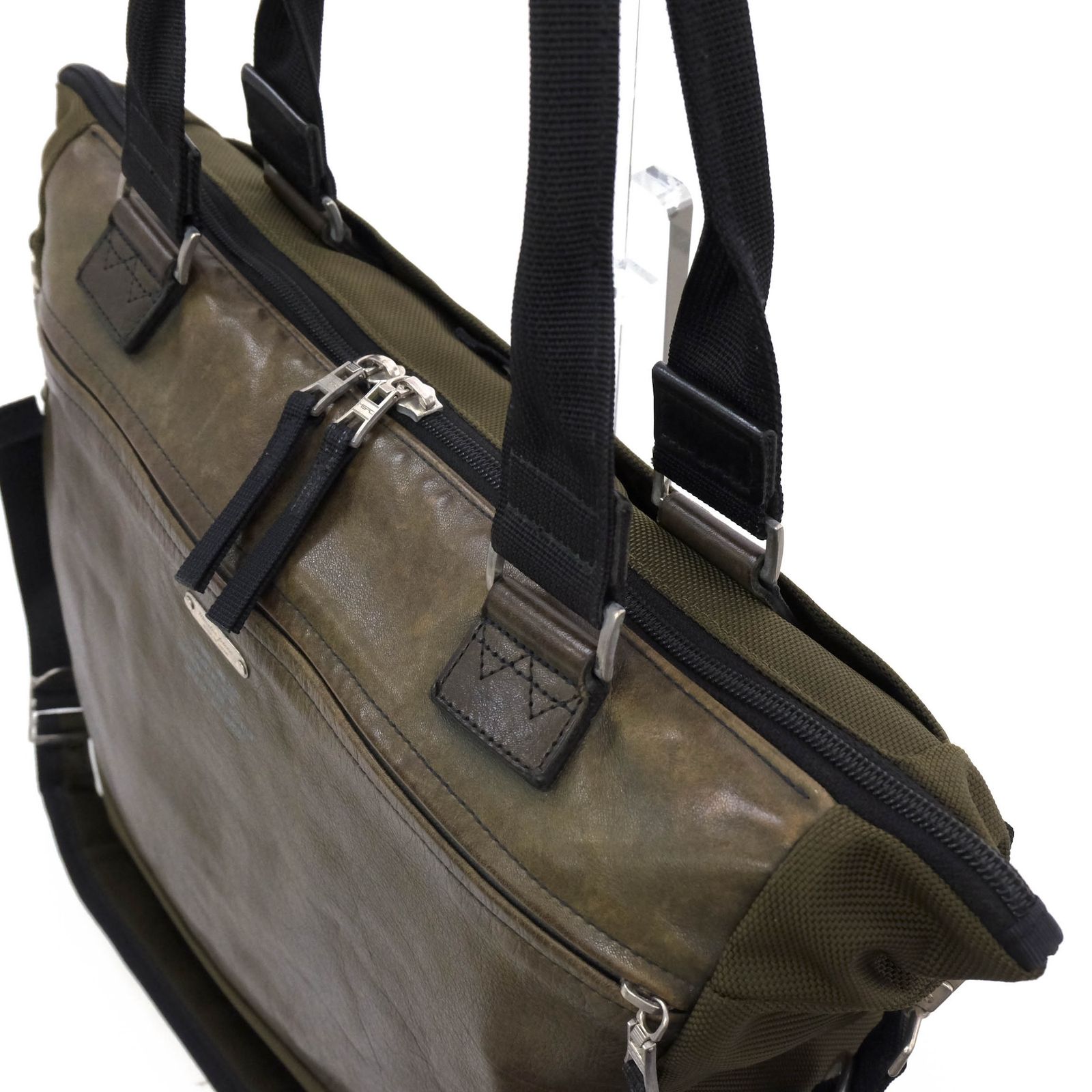 マスターピース 2WAYショルダーバッグ/オリーブ メンズ スリム 02865 master-piece 3日間限定 最大40倍 ノベルティ付 正規取扱店 マスターピース ショルダー master-piece SLIM ショルダーバッグ 2WAY  メンズ レディース B5 2層 薄マチ タブレット収納 11インチ 通勤 master piece 02862 | ギャレリア Bag＆Luggage