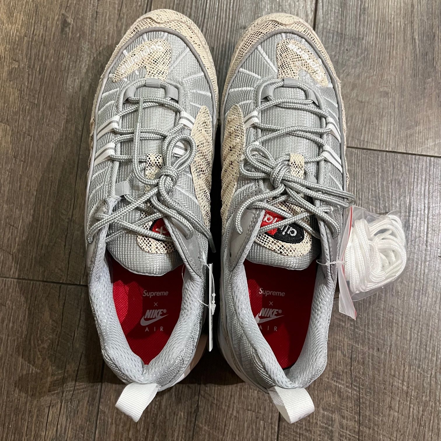 新品 国内正規 SUPREME NIKE AIR MAX 98 844694-100 コラボ スネーク