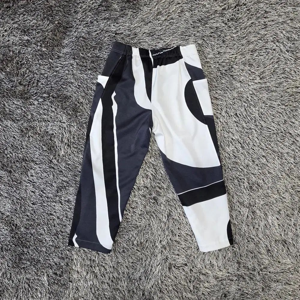 ISSEY MIYAKE イッセイミヤケ イージーパンツ レディース 28 B802