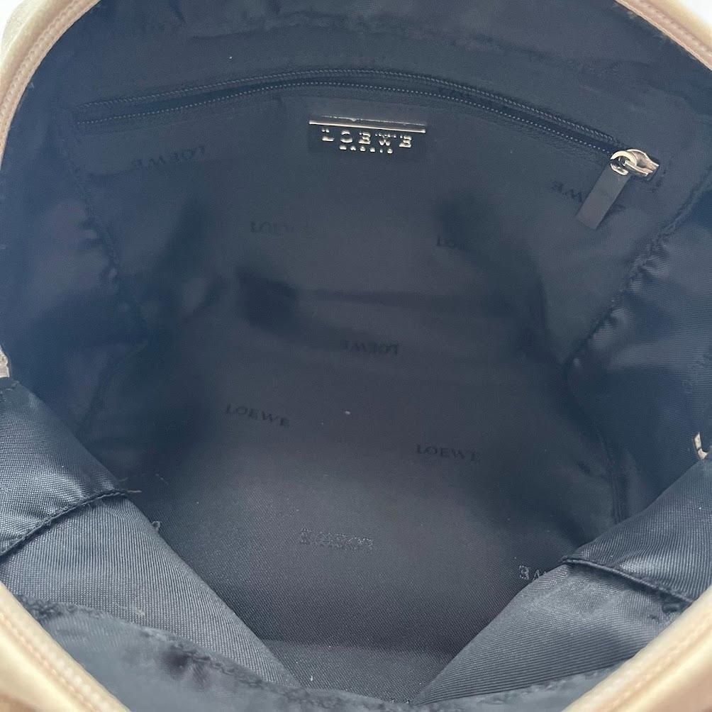 【希少】LOEWE ハンドバッグ アナグラム リピート ベージュ スウェード 希少】LOEWE ロエベ ハンドバッグ アナグラム リピート 手提げ