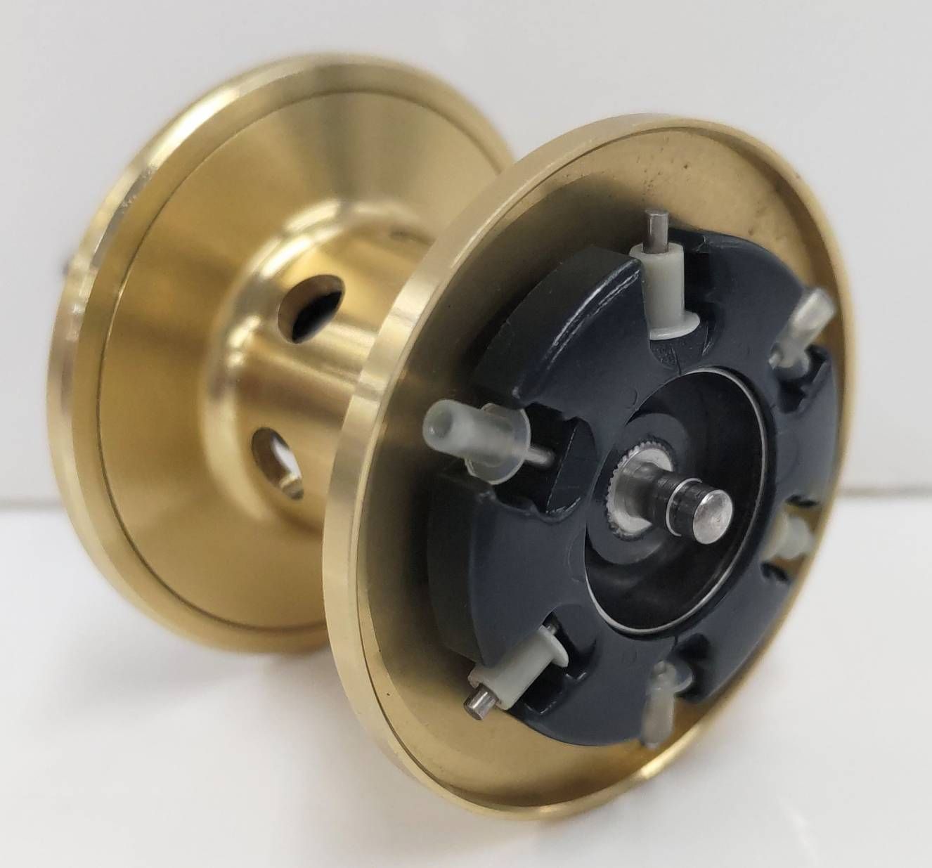 シマノ 05カルカッタ 200（01）バス　雷魚　シーバス　ロックフィッシュ シマノ 05カルカッタ 200（01）バス 雷魚 シーバス ロックフィッシュ