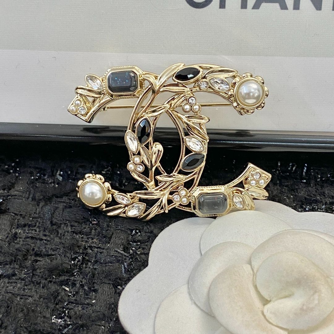 今日特価】CHANEL シャネル 22 年 ブラック ジェム ブローチ