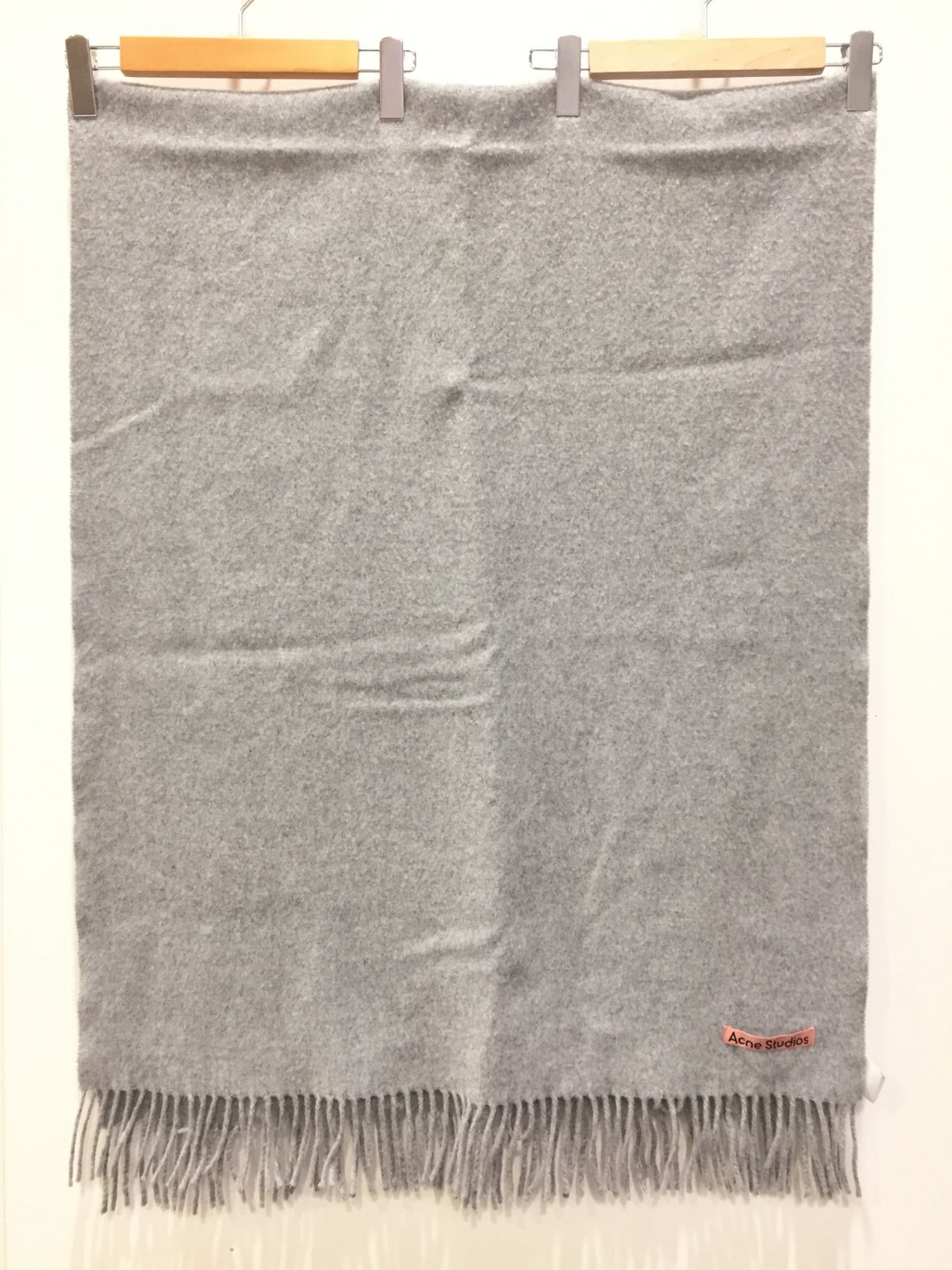 Acne Studios グレー マフラー CA0102 Acne Studios - Fringe wool scarf - oversized - Light Grey