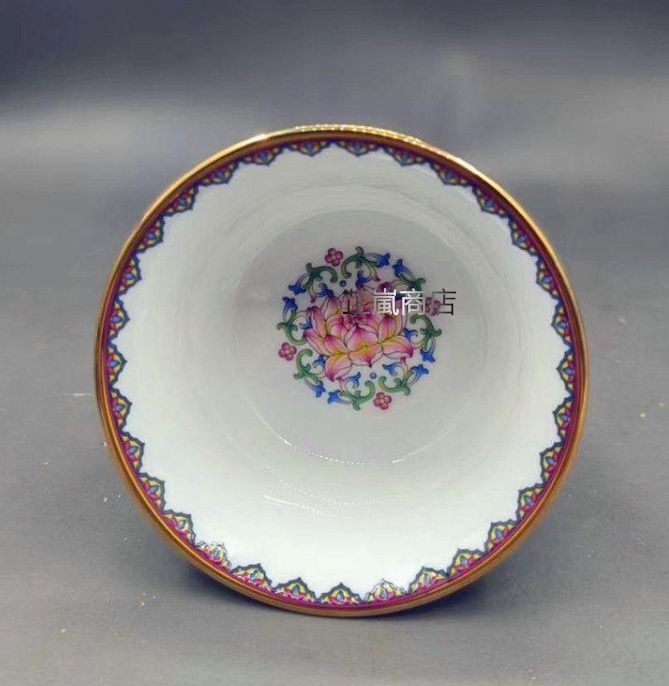 緑底琺瑯彩八吉祥蓮華高脚杯 陶磁器 現代工芸品 美術品 装飾品 置物 緑底琺瑯彩八吉祥蓮華高脚杯 陶磁器 現代工芸品 美術品