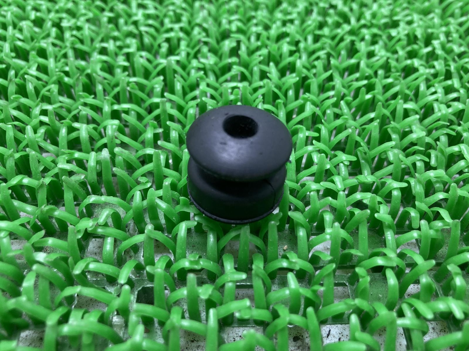 ドリームCB360T サイドカバーグロメット 17245-369-000 在庫有 即納