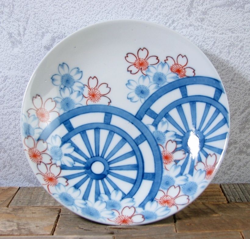 最新作が入荷中！ 古陶磁 色鍋島 水車に桜花文皿5枚 幅 15cm 桐 明治時代 24f035 【保障できる！】