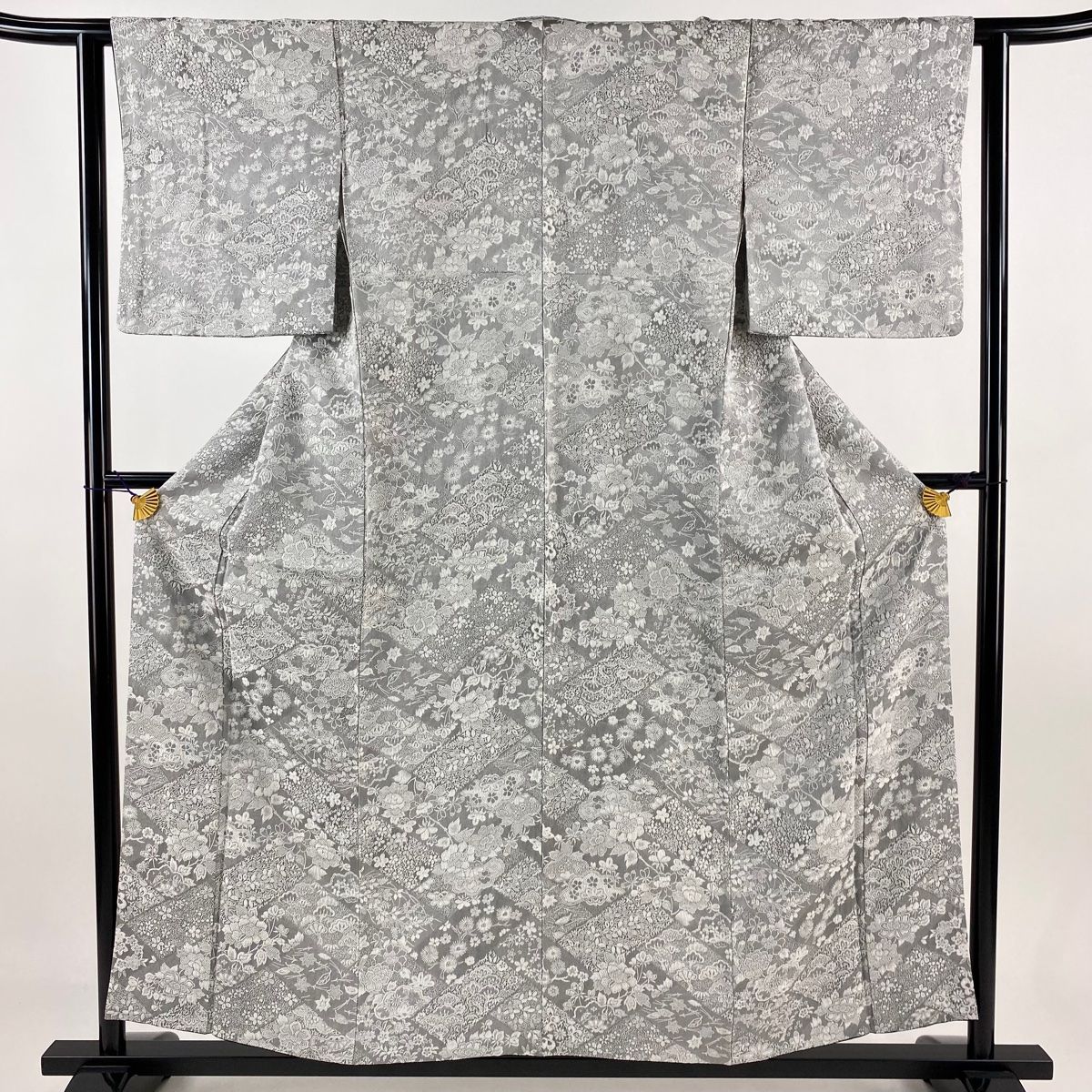 小紋 身丈156.5cm 裄丈61.5cm S 袷 草花 松梅 紋意匠 灰色 正絹 名品
