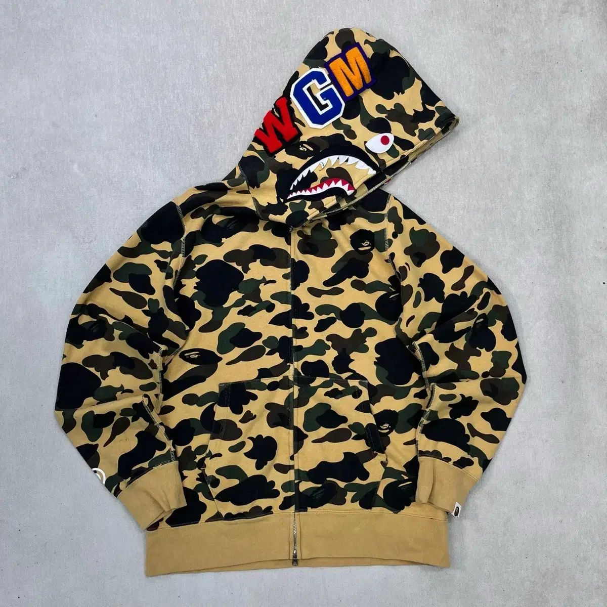 100 A BATHING APE(アベイシングエイプ) シャークフーデッド
