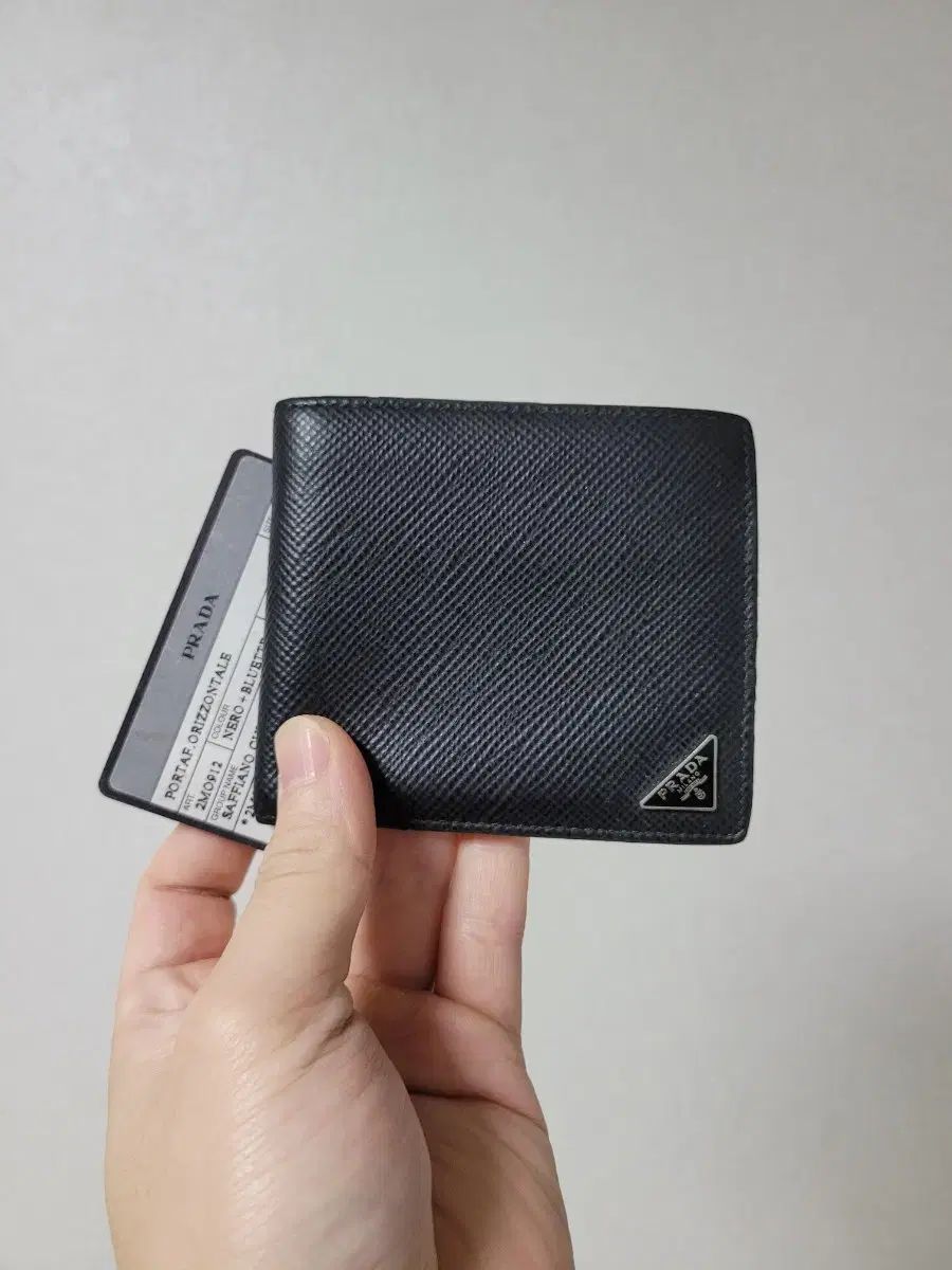 正規品 PRADA プラダ 二つ折り財布 サフィアーノ