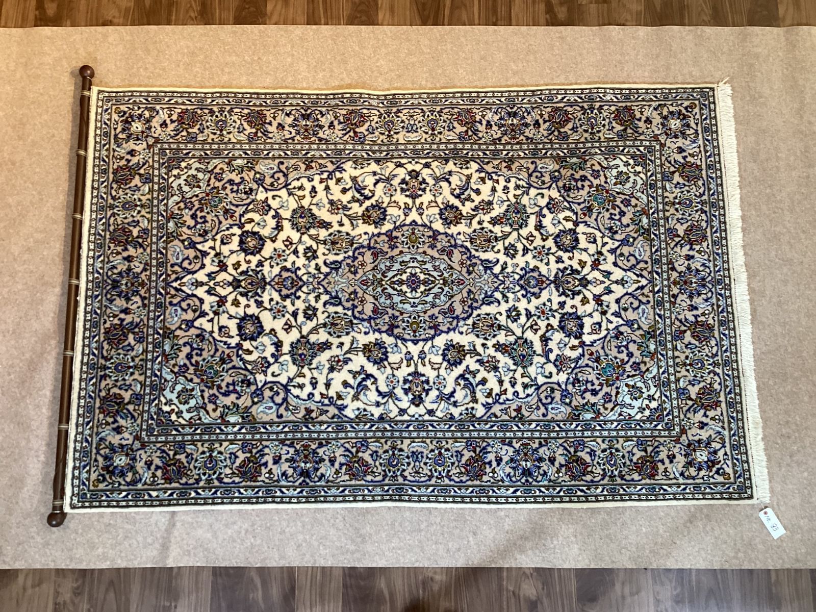 超希少！手織りペルシャ絨毯・全シルク製（クム産） 150×95cm ペルシャ