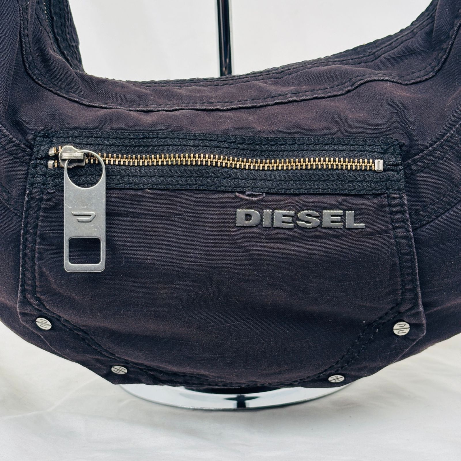 Y2Kムードを纏う主役バッグ✨】 DIESEL ショルダーバッグ ハーフ