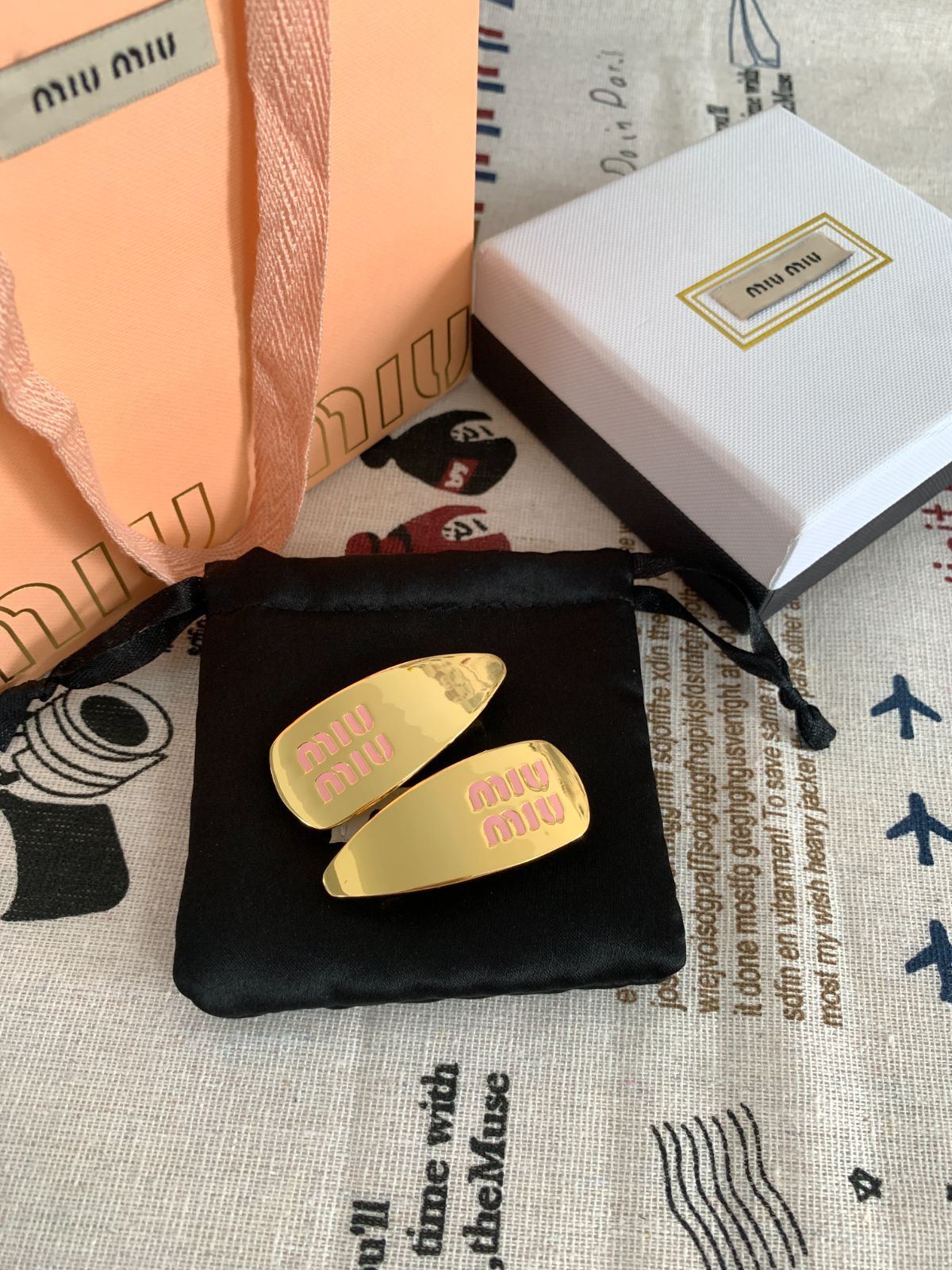 大人気！【MiuMiu】 ミュウミュウ エナメルメッキ ヘアピン