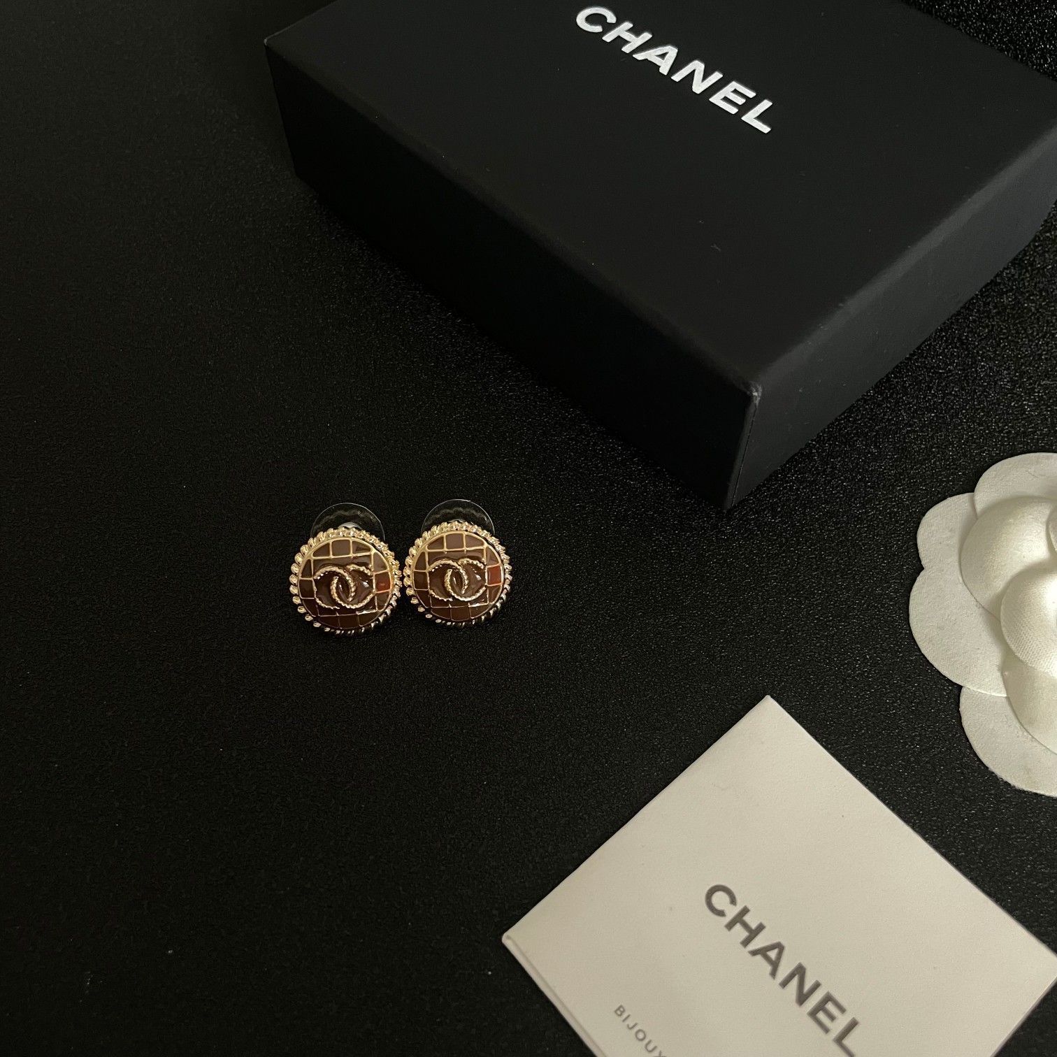 今日特価】CHANEL ヴィンテージ ピアス エレガントなデザイン-MM