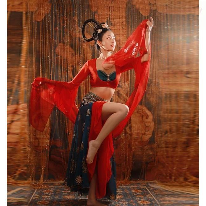 ストレートな 敦煌古典舞踊ダンス衣裳 チャイナ民族ダンス 衣装 飛天 天女 飄々 ダンス 衣装4点セット 5点セット 中華 エスニック 舞台衣装 ステージ衣装