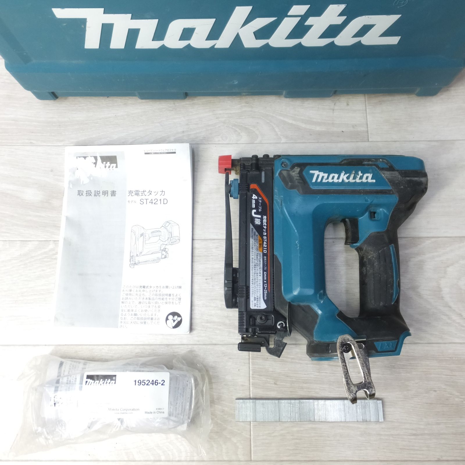 マキタ 18V 充電式タッカ（4mm・J線）ST421DZK 本体・ケース（充電池 