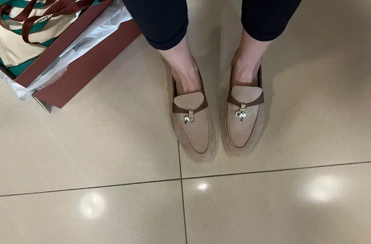 レディース スエード ローファー 35 サイズ KIN-KAAI_COM