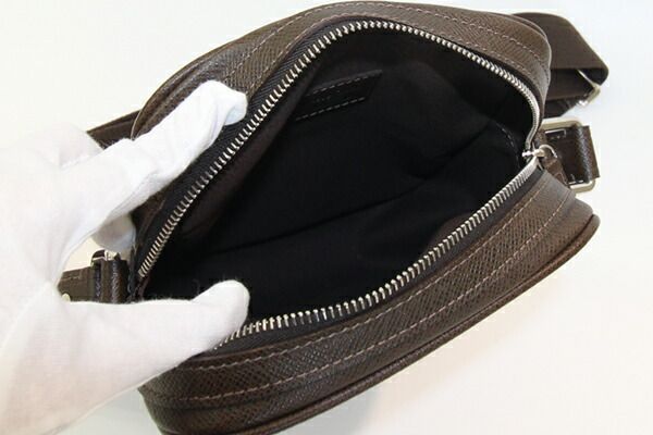 ルイヴィトン ショルダーバッグ タイガ ディミトリ 中古 - メルカリ 