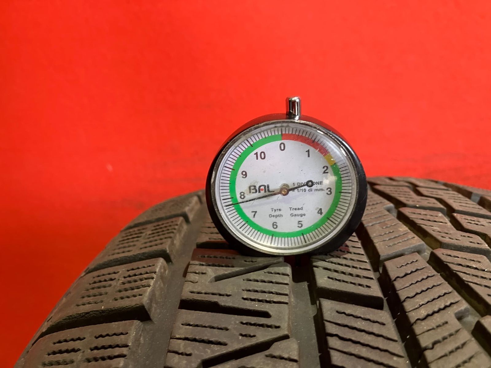 スタッドレスタイヤ 235|50R21