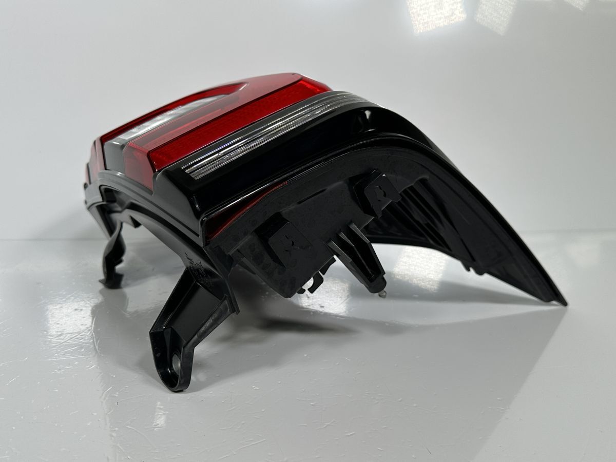 破損なし ランクルプラド ランドクルーザープラド TRJ150W GDJ150W GDJ151W 後期 純正 右テールランプ 81551-60C30 60-268 管理31868 FFCRYSTALESIA_COM