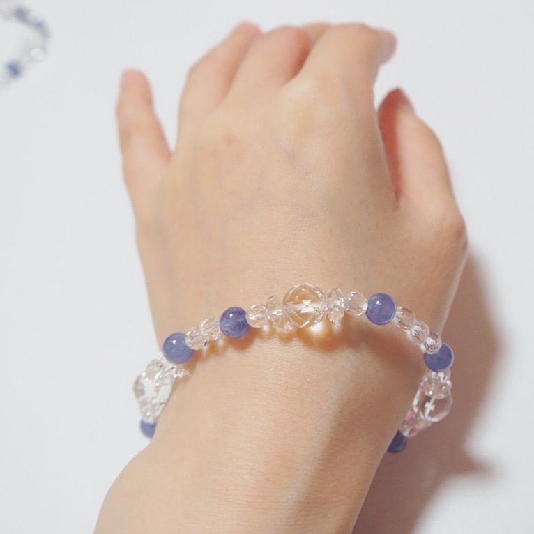 タンザナイトとカット水晶のブレスレット♡ - メルカリ