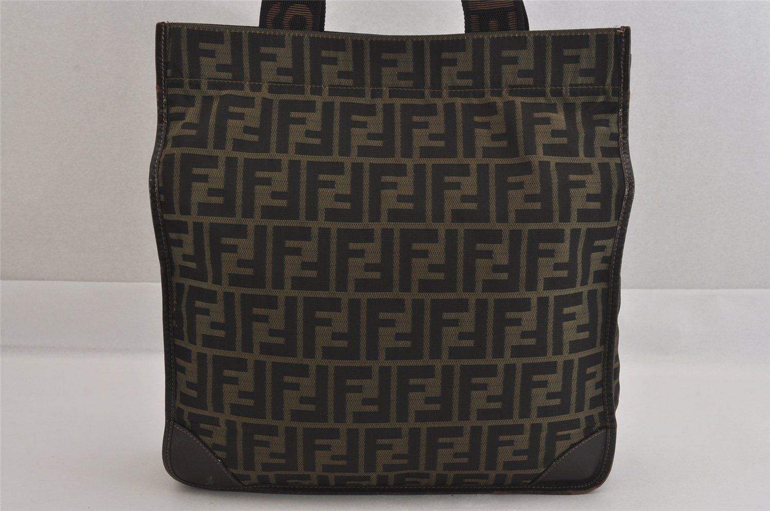フェンディ　ハンドバッグ　ズッカ柄　トートバッグ　大容量　折りたたみ式　ナイロン FENDI - フェンディ ハンドバッグ ズッカ柄 トートバッグ 大容量