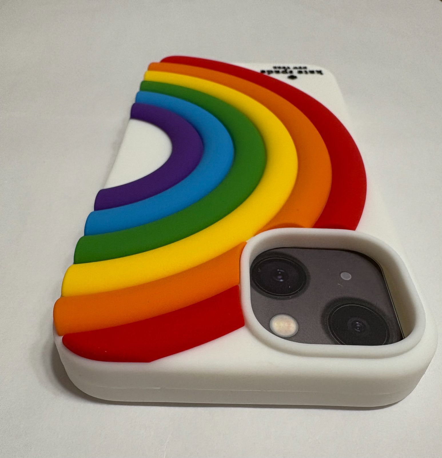 正規品 ケイトスペード iPhone14ケース 虹 レインボー CHRISTIANNAURATH_COM_BR