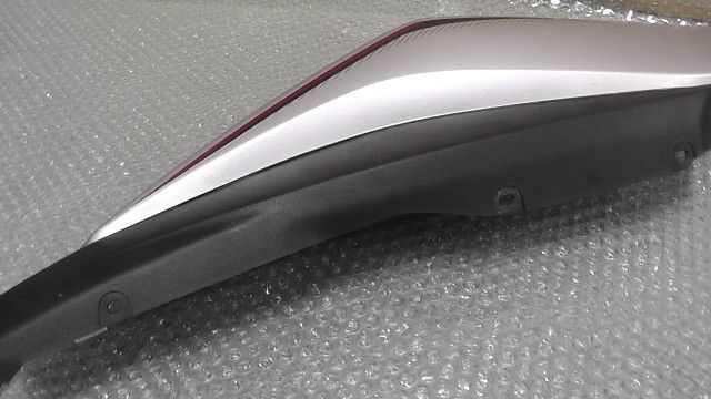 YZF-R3　RH13J-005xxx　の　シートカウル右　傷　欠け:#1700784574