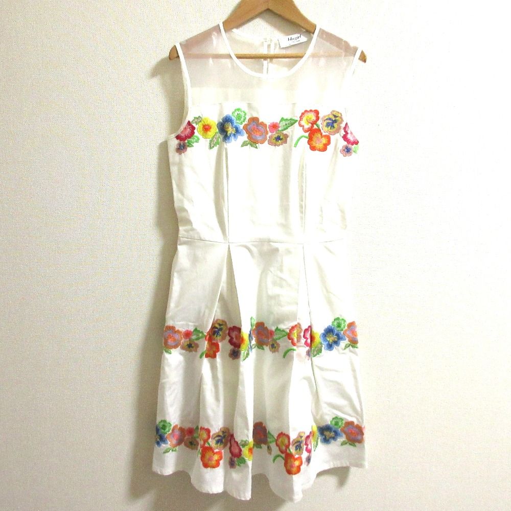 新品未使用　Blumarine ワンピース 美品 blugirl Blumarine ブルーガール ブルマリン フラワー刺繡