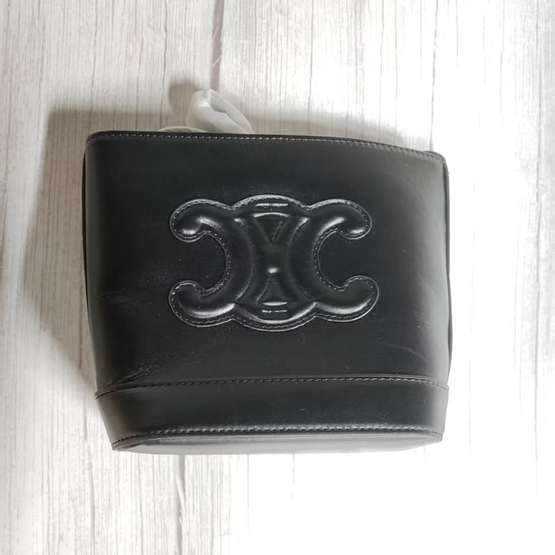 スモール バケット キュイル トリオンフショルダーバッグ?? CELINE??