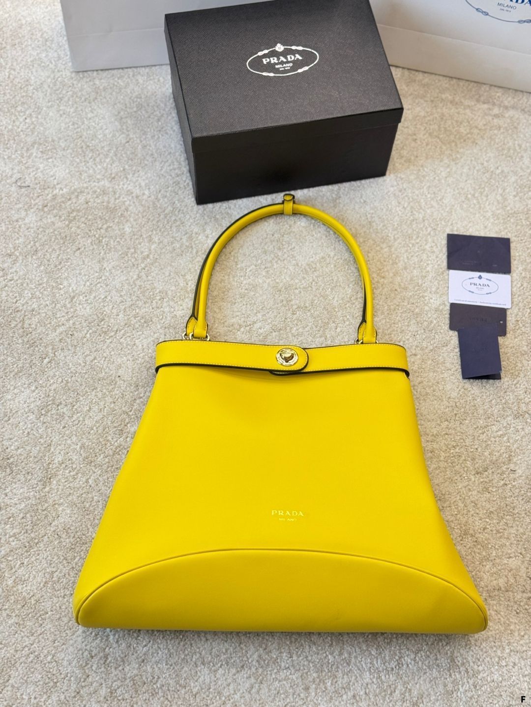今日特価】Prada 25 ショーコレクション ショルダーバッグ 45