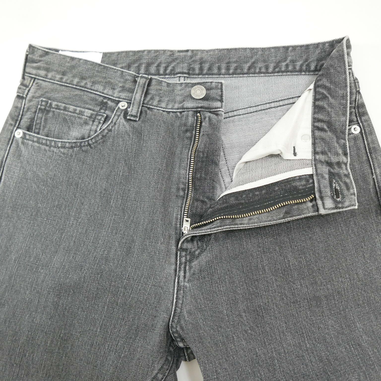 the letters denim pants | www.angeloawards.com