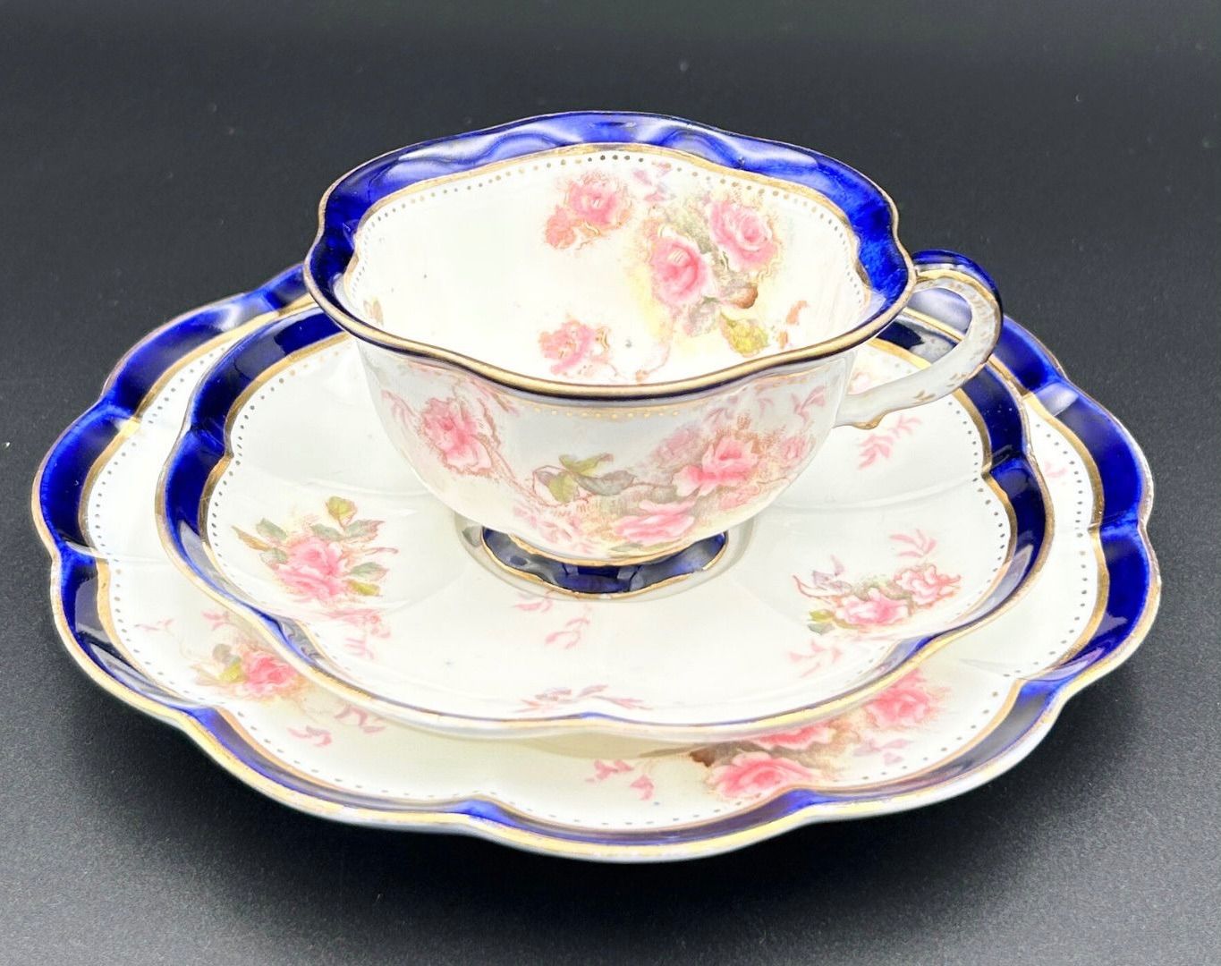 George Jones - Sons ジョージ ジョーンズ トリオ アンティーク 英国製 コバルト金彩 薔薇文 波打つ縁 優美なデザイン 1900年代初期頃 F030