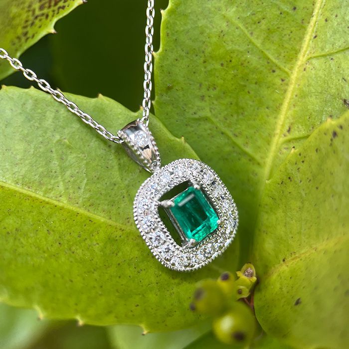 新品✨鑑定証有/運送無料]PT900(プラチナ) 天然エメラルド