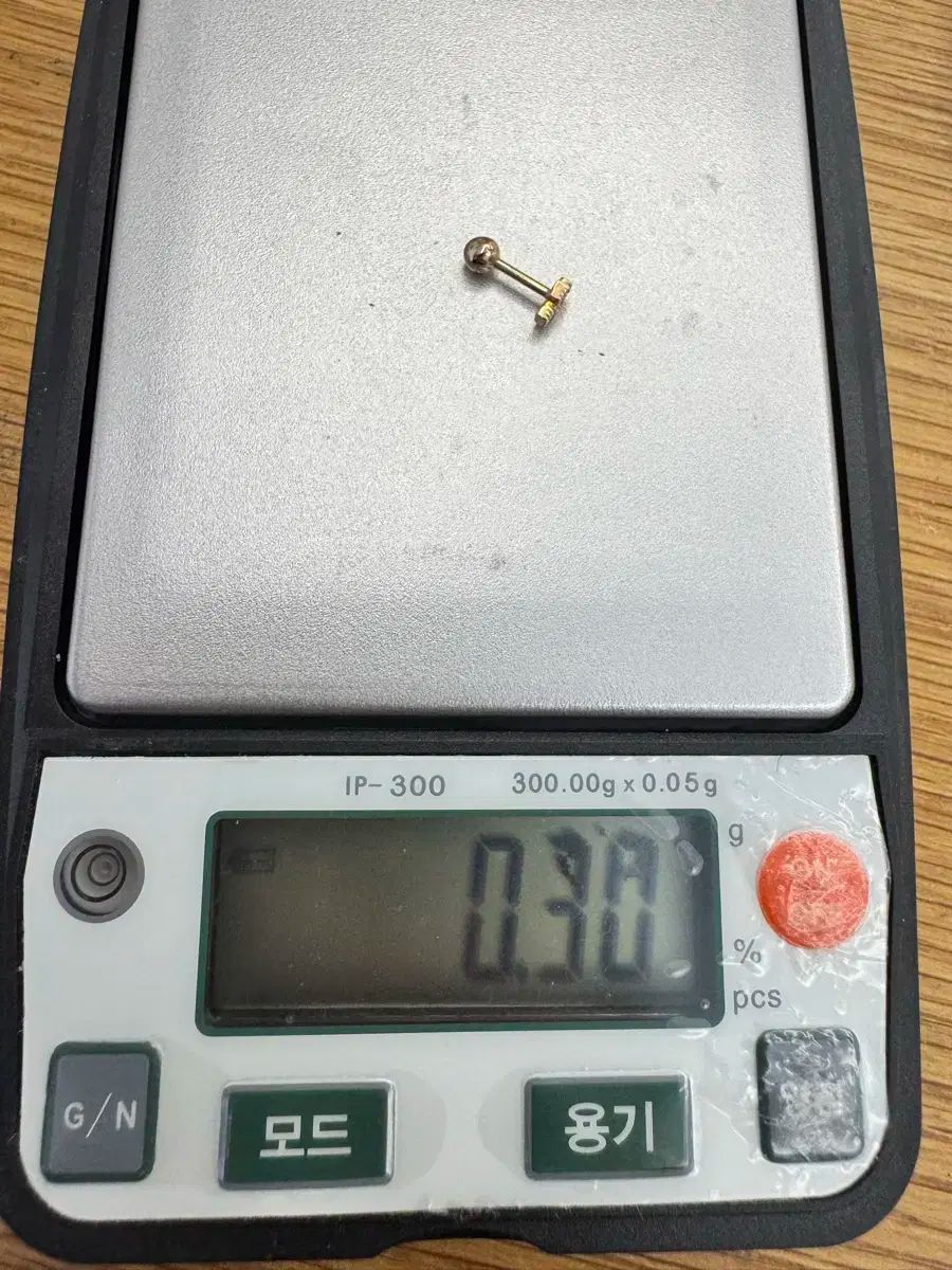 18k 十字架 キュービック ピアス