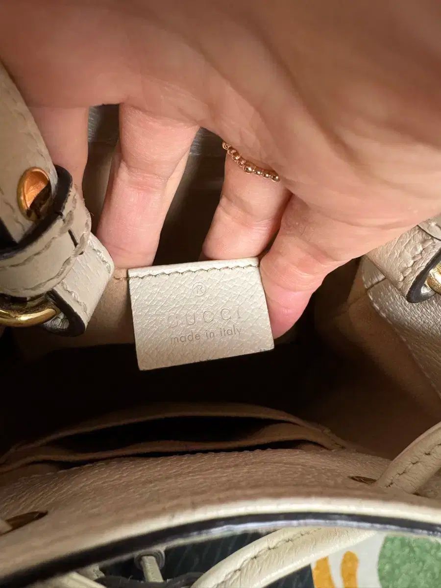 GUCCI グッチ