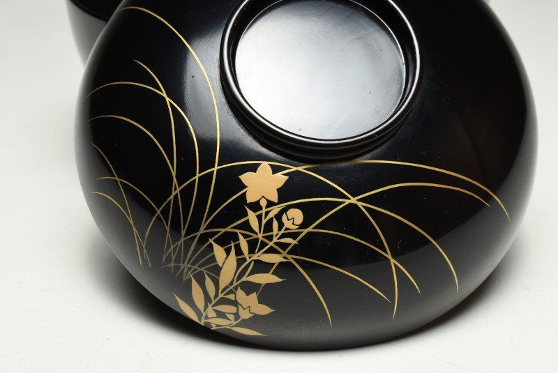 黒塗蒔絵秋草文