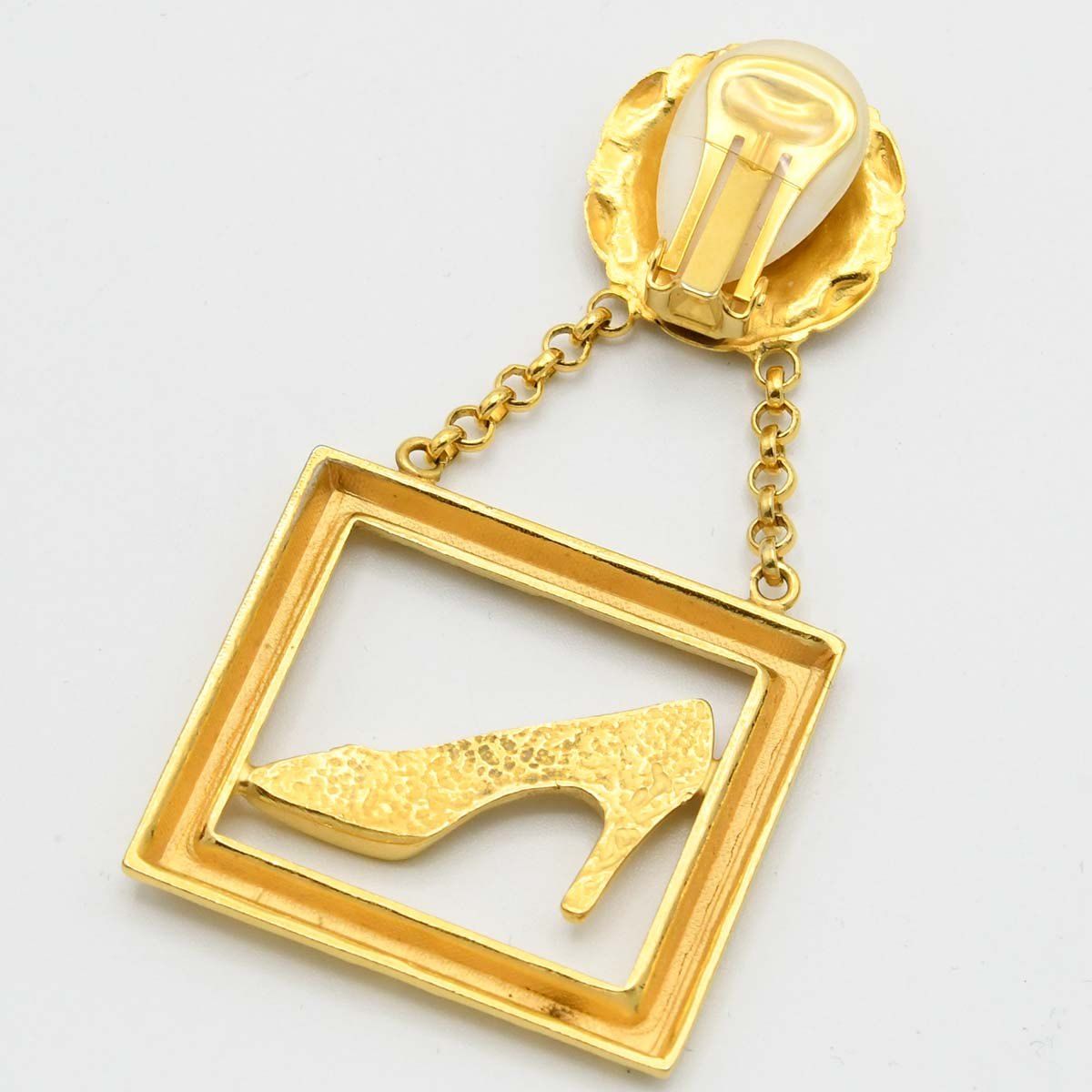 Salvatore Ferragamo フェラガモ イヤリング ゴールドカラー 約