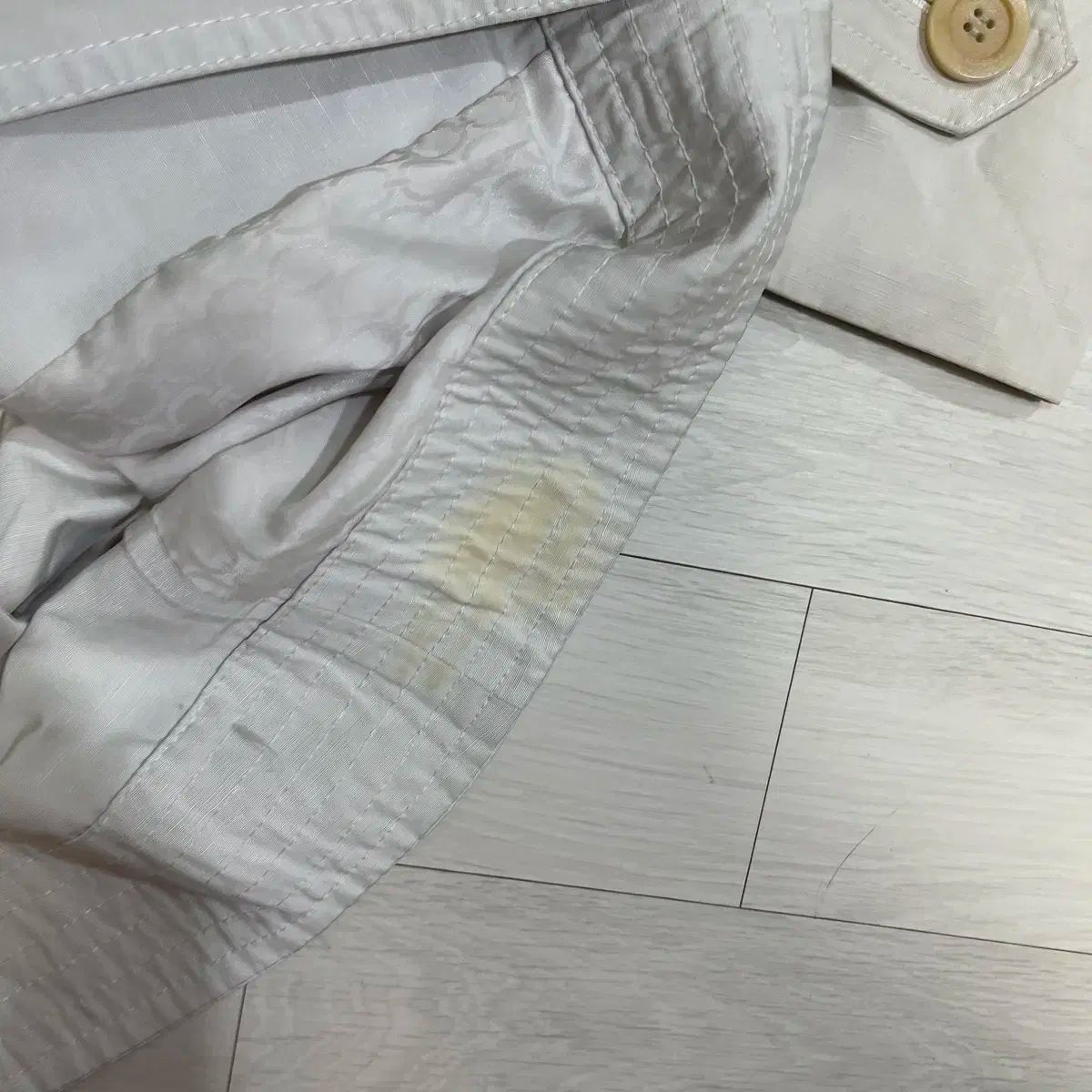 ベージュ トレンチコート