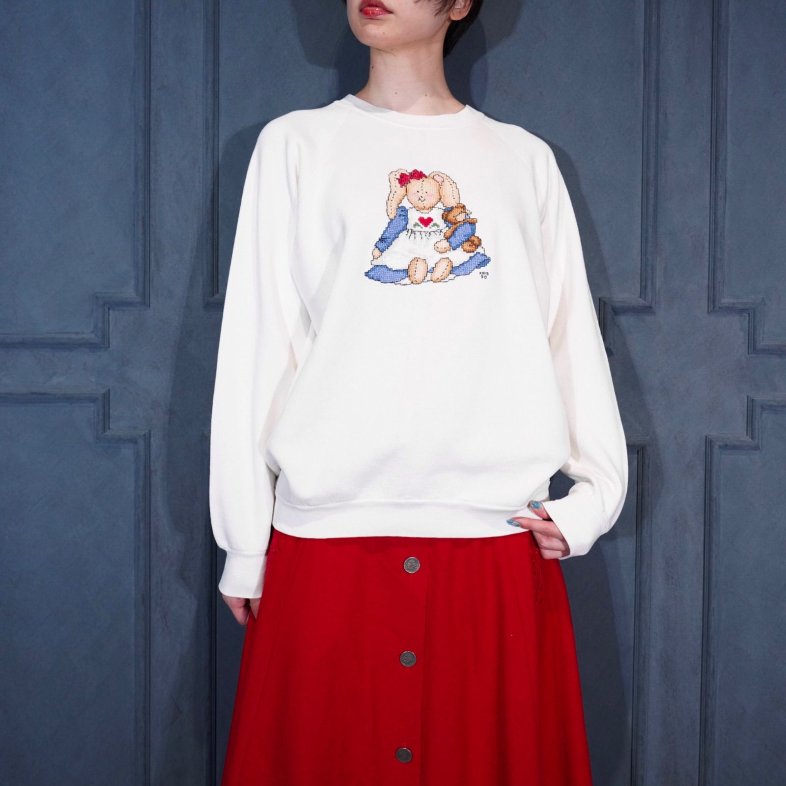 90’s USA VINTAGE RABBIT-TEDDY BEAR DOLLS EMBROIDERY CROSS STITCH DESIGN SWEAT SHIRT|90年代アメリカ古着うさぎとテディベア人形クロスステッチ刺繍デザインスウェット