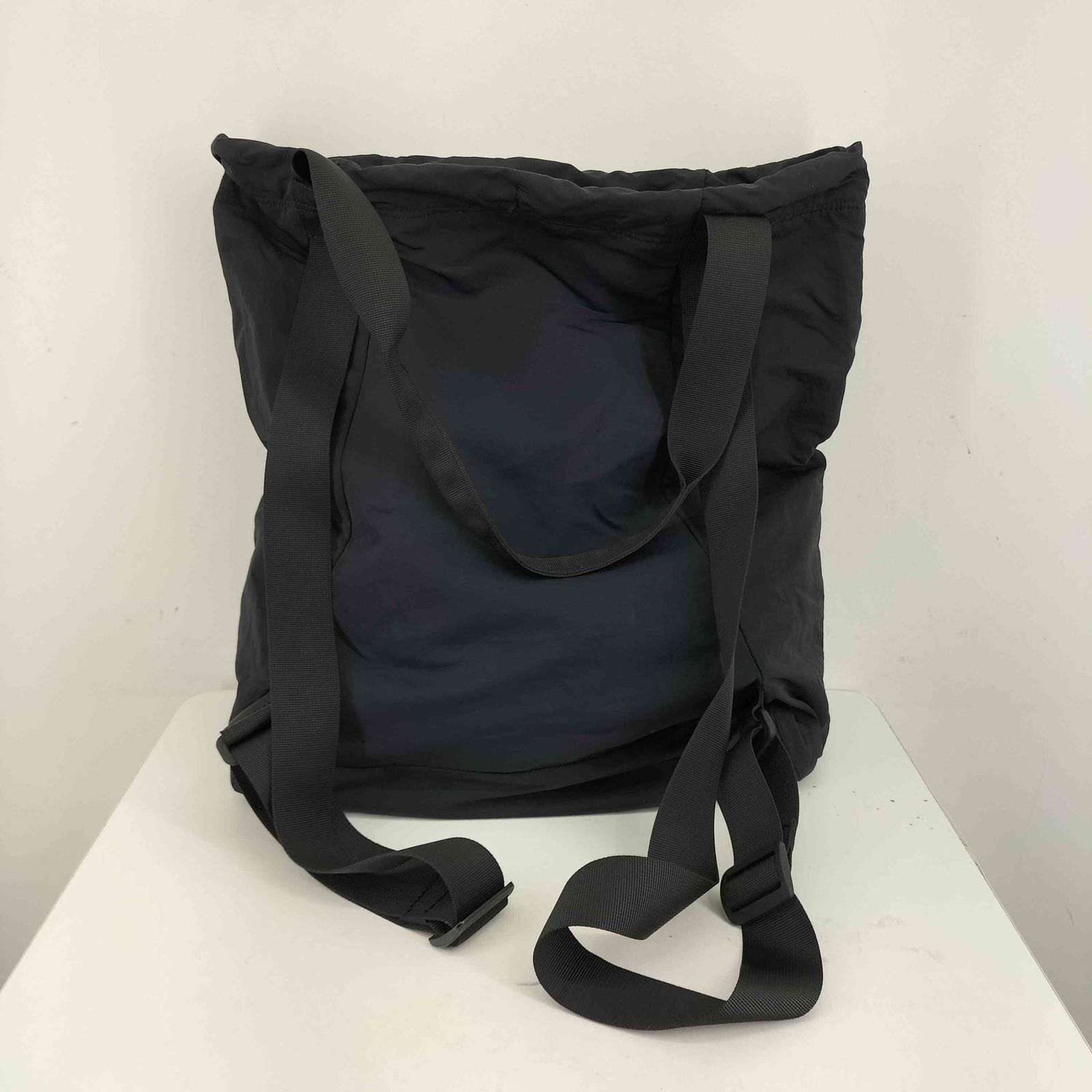 新品 ルルレモン デュアルファンクション バックパックトゥトートバッグ 18L デュアルファンクション バックパックトゥトートバッグ 18L