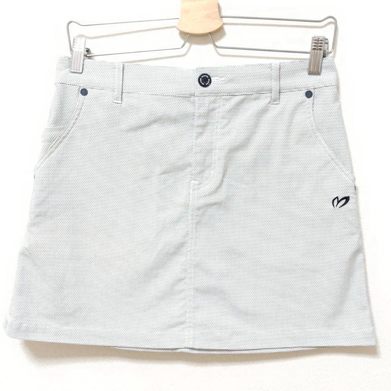 おしゃれゴルファー必見◎ 勝って 魅せる 勝負服◎ MASTER BUNNY EDITION マスターバニーエディション スカート ミニ丈 ストレッチ ゴルフ スポーツ プロ愛用モデル ショート オールシーズン グレー サイズ1 |M36426ji