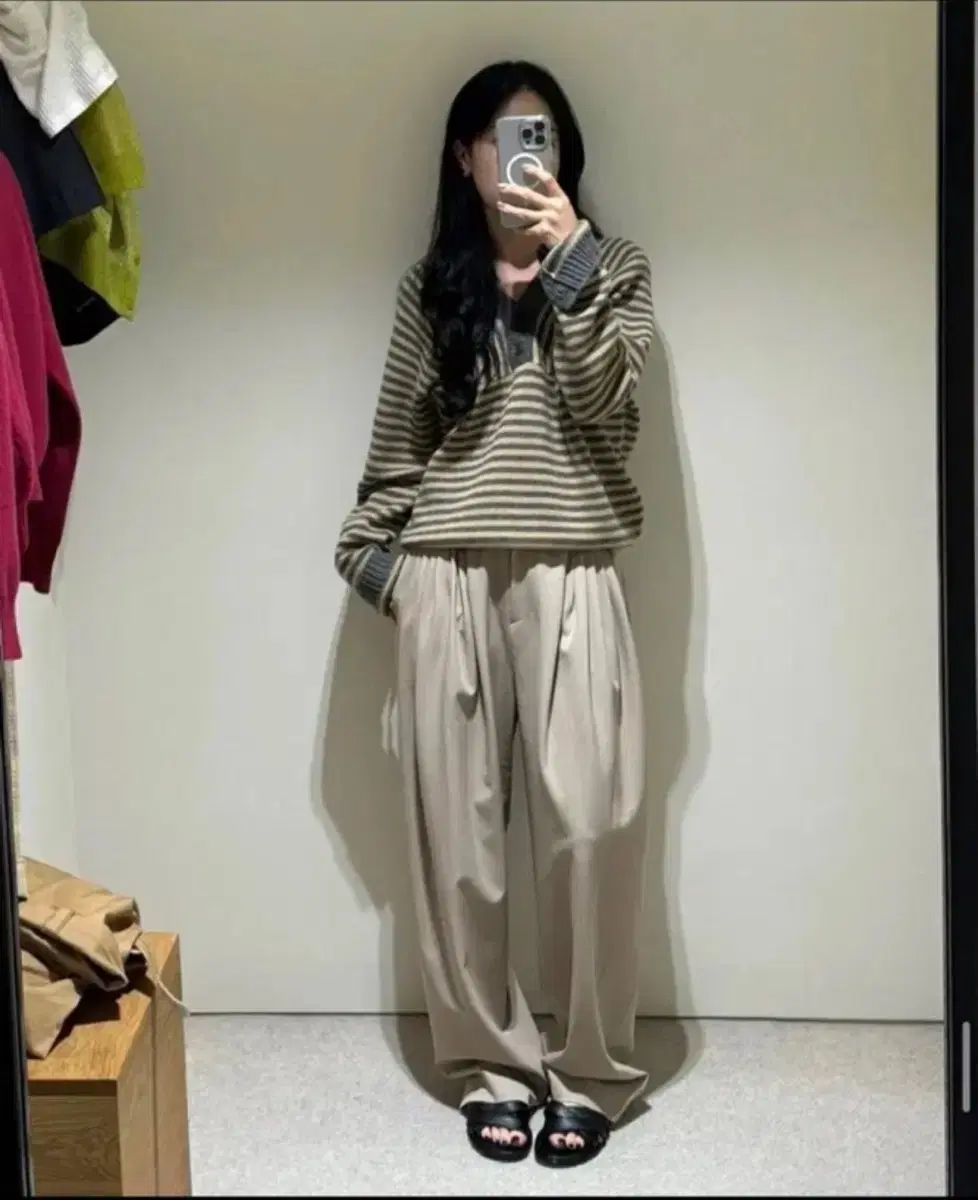 いずみ 着用 MOONDAL ムンダル ボリュームタックパンツ ベージュ S サイズ