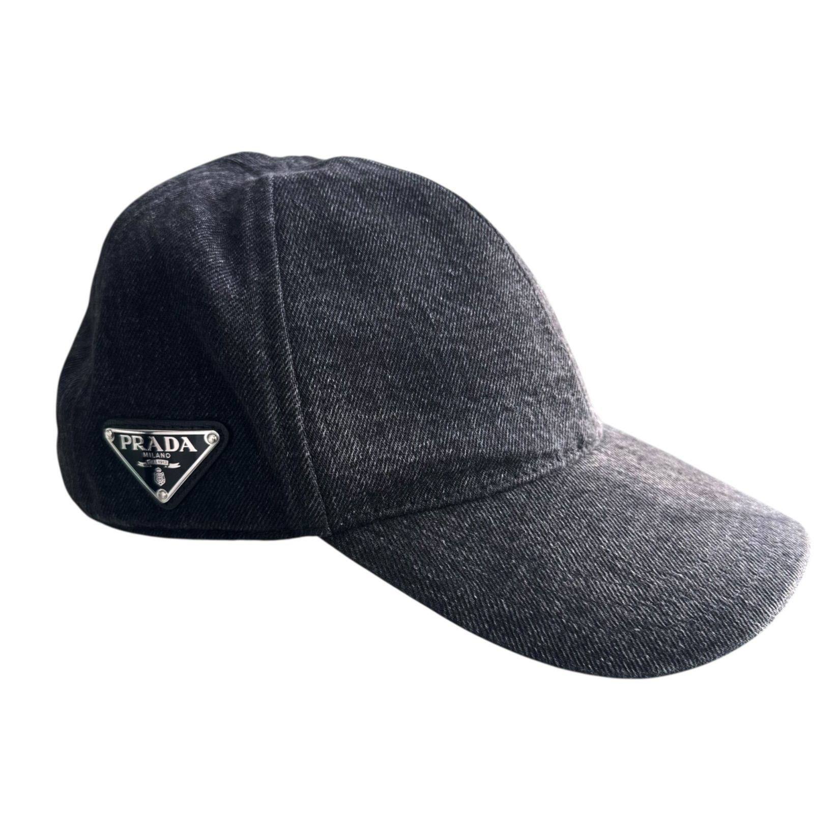 PRADA　プラダ　三角ロゴプレート　ベースボールキャップ 極美品】PRADA プラダ 三角ロゴプレート ベースボールキャップ L