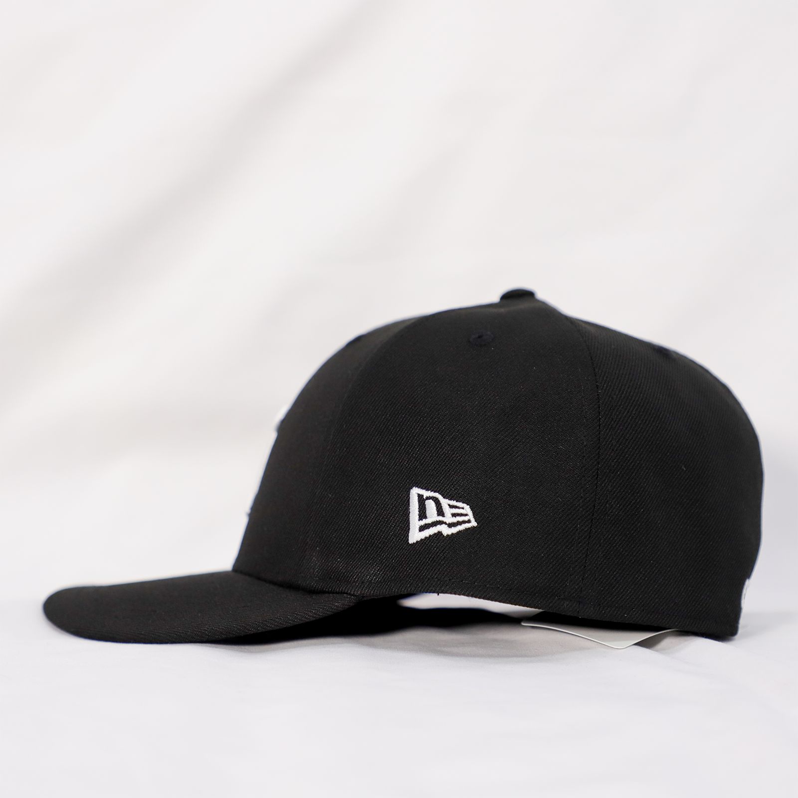 XLARGE（エクストララージ）NEWERAコラボCAP OLD ENGLISH CAP