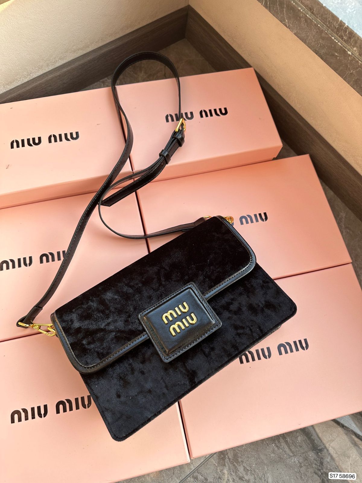 ミュウミュウ ショルダーバッグ