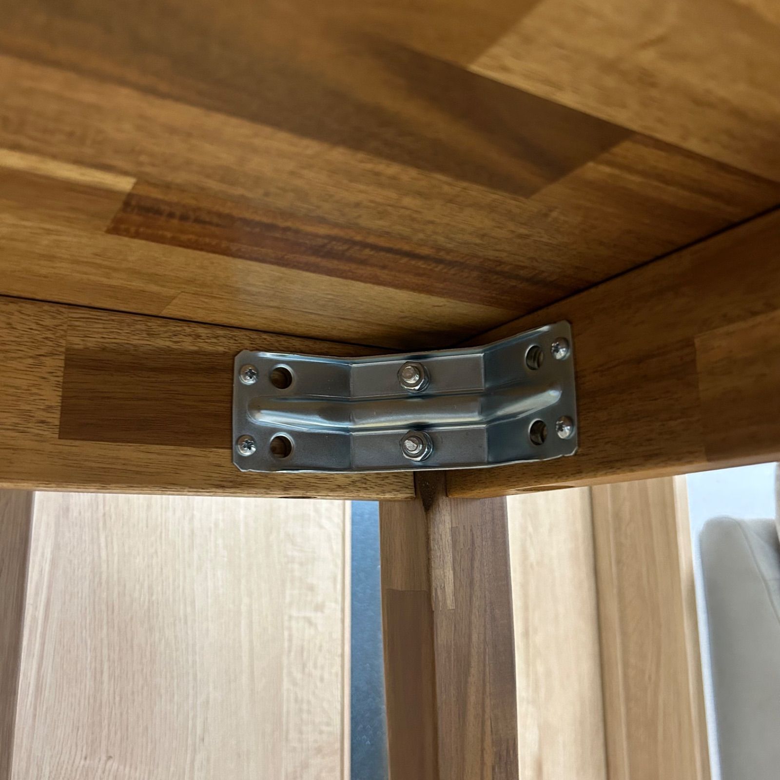 ナッカンネース ダイニングテーブル