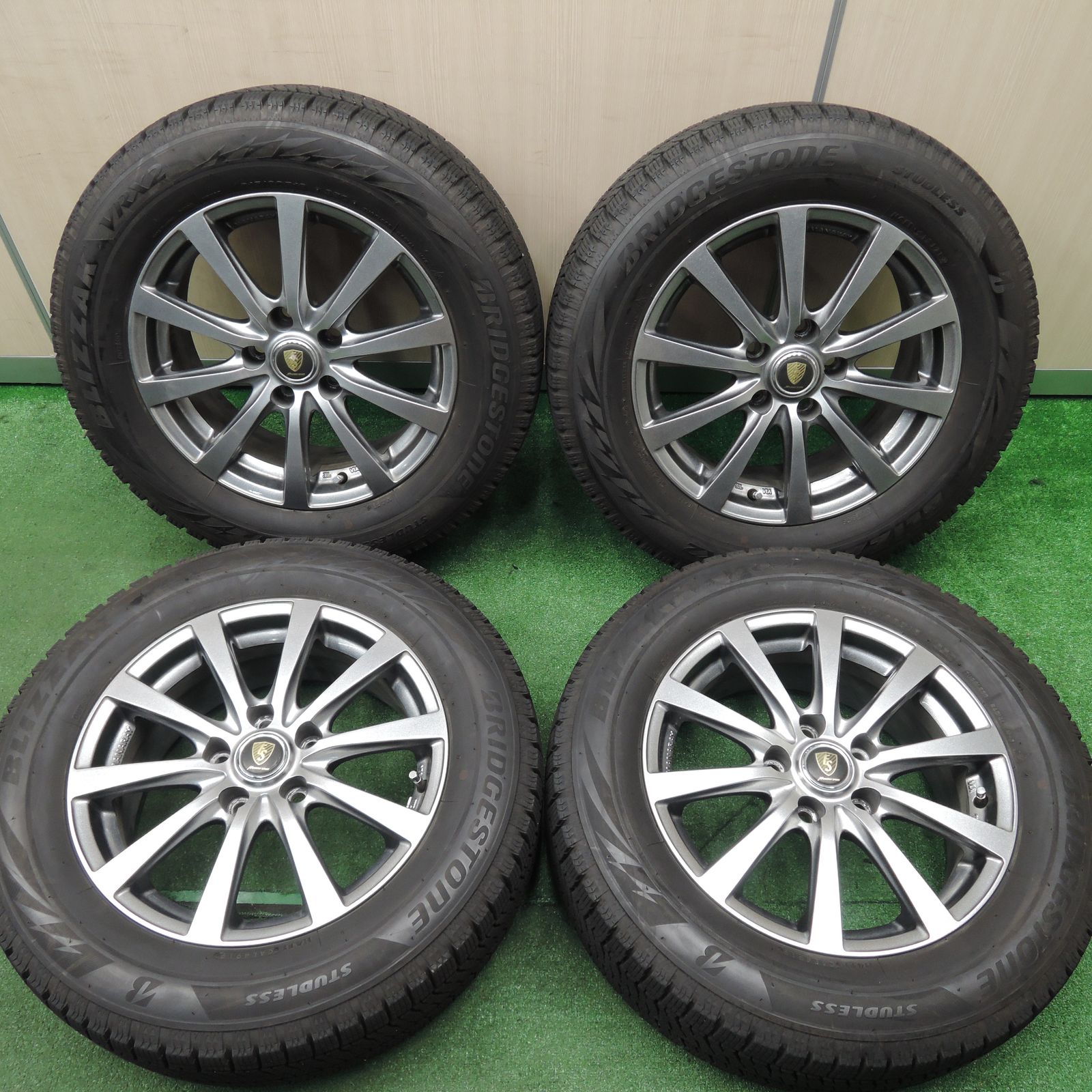 送料無料*バリ溝！キレイ！9.5分☆スタッドレス 215/60R16 