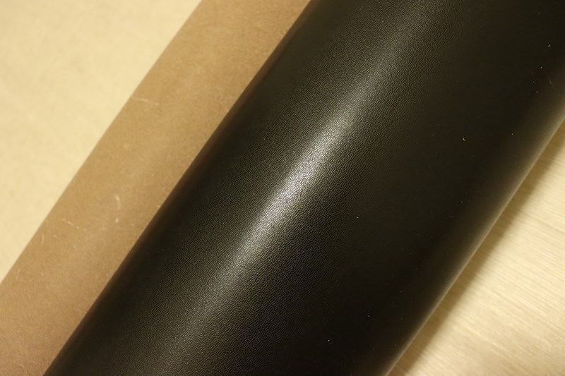 ブラック 280ds ヌメ革 牛革 国産 レザー フィルム貼り 半裁 一枚革 レザークラフト 革 皮 本革 diy 生地 材料